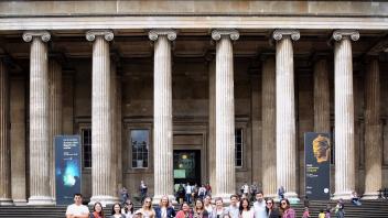 UC Davis Study Abroad, Summer Abroad UK_Gender Program, Photo Album, Image 1
